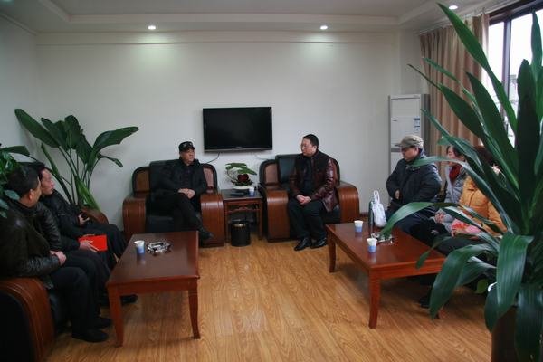 代勇一行到都江堰看望慰問(wèn)我局省部級(jí)勞模、離退休老干部、困難黨員和困難職工