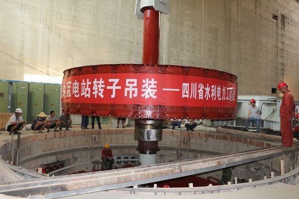 緬甸勐瓦水電站首臺水輪發(fā)電機(jī)組轉(zhuǎn)子吊裝成功