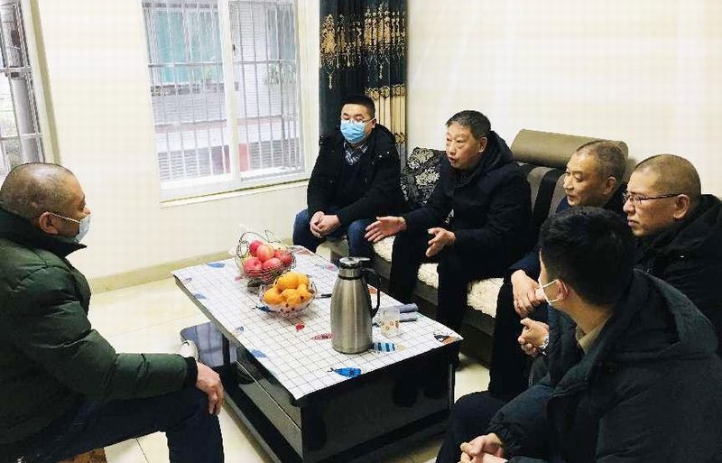 集團董事羅國書到建設公司慰問“一對一”幫扶困難職工