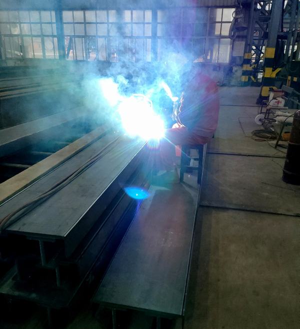 春節(jié)“不打烊”，紅旗堰灌區(qū)樞紐門葉埋件制作完成