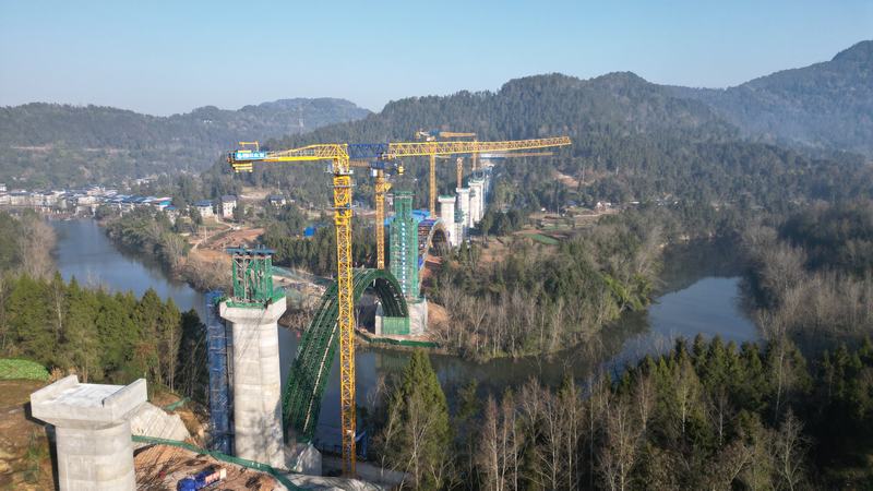 亭子口一期工程第I標(biāo)段構(gòu)溪河渡槽雙連拱懸拼鋼拱架順利合龍