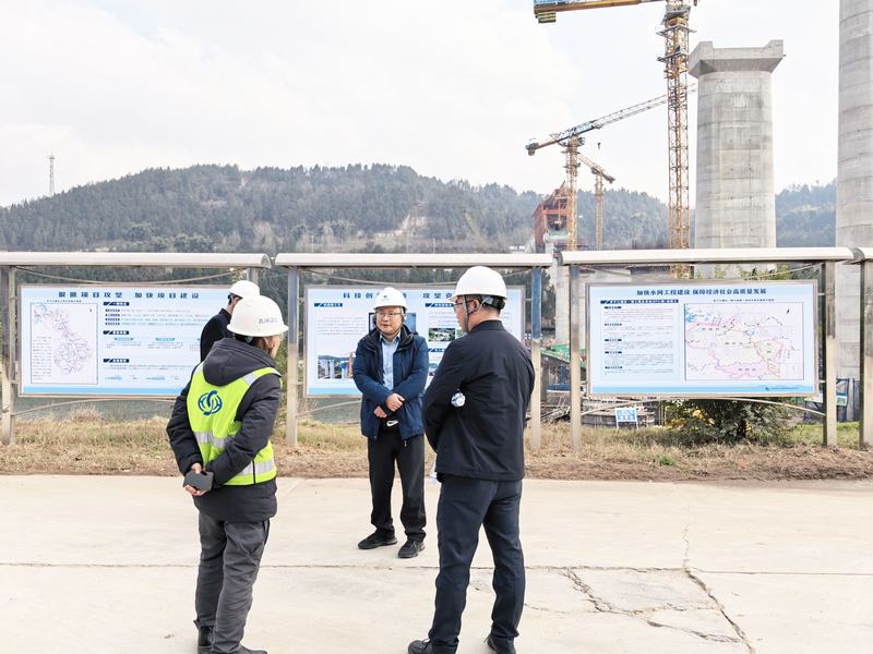 唐驚濤赴亭子口項目慰問春節(jié)值守人員并開展黨員及青年團(tuán)員學(xué)習(xí)交流會